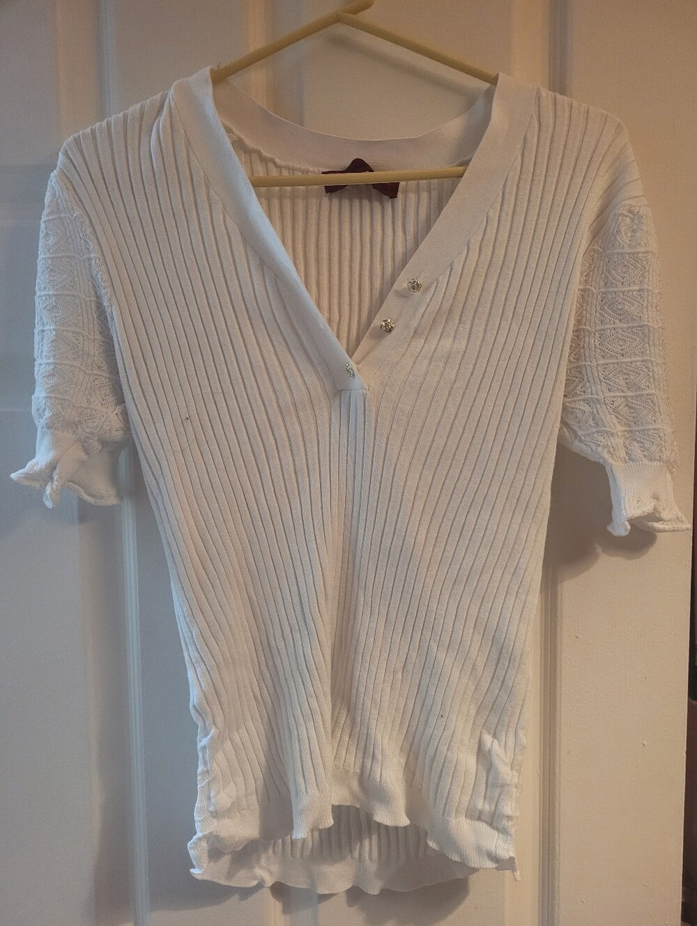 Women’s White Ribbed Knit Top with Lace Puff Sleeves